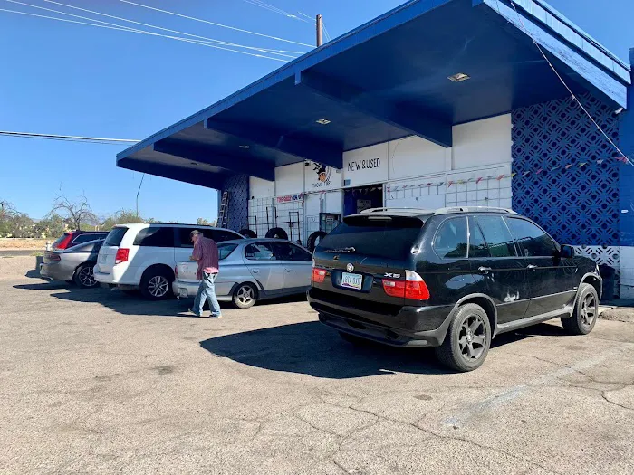 Yaquis Tires Shop 7