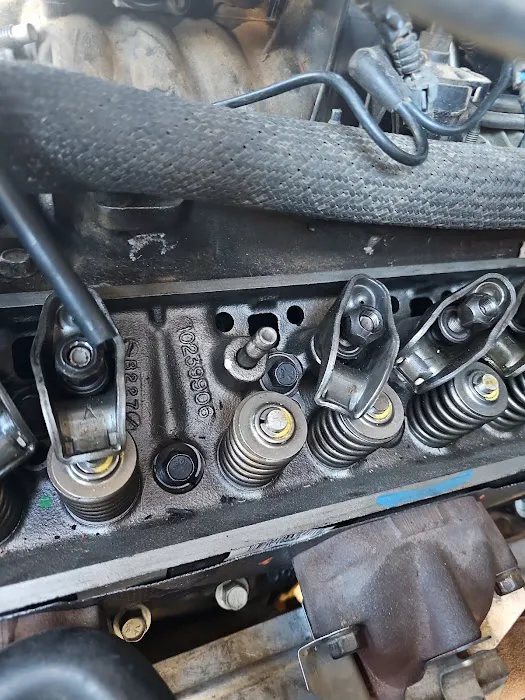 A1mobile mechanics is a mobile mechanics service that comes to you at home ,work or side of the road 3