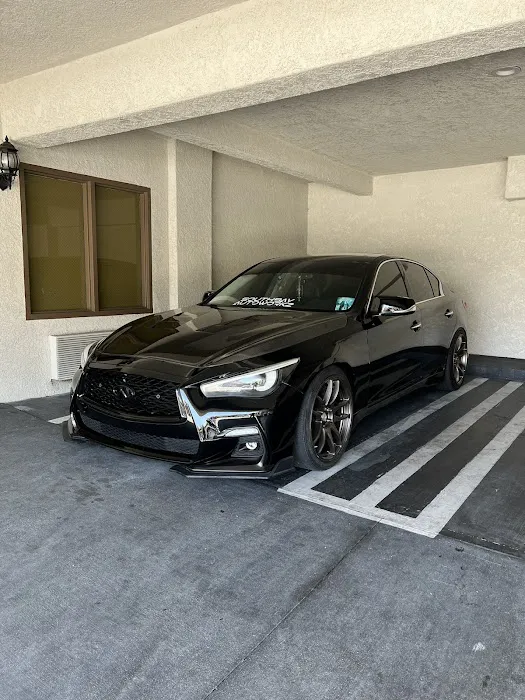 Luxury Auto Body 0