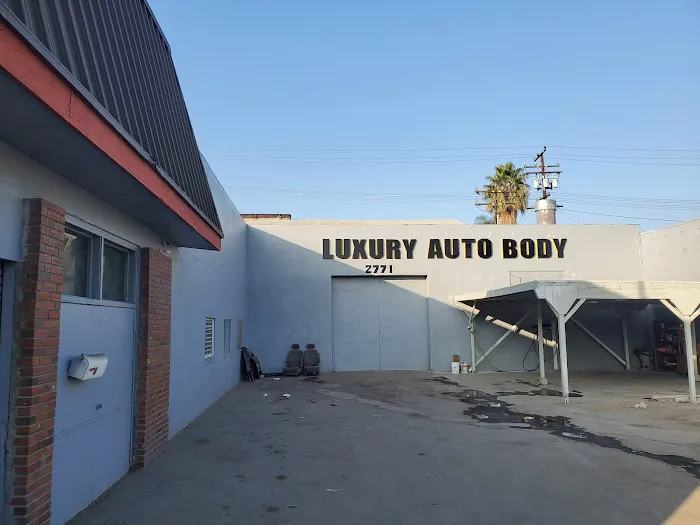 Luxury Auto Body 4