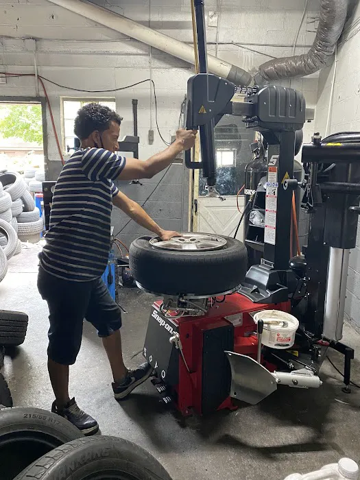 Frankford Auto Repair & Tire shop 4