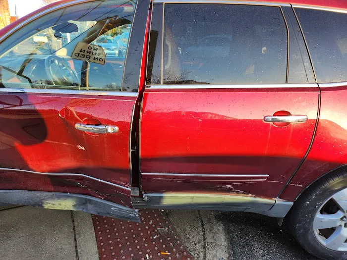 Dave DeFinis Auto Body 3