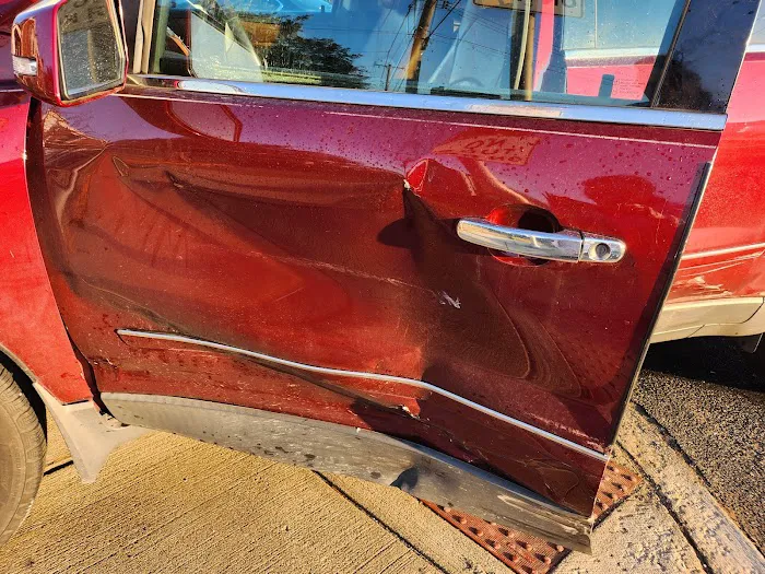 Dave DeFinis Auto Body 6