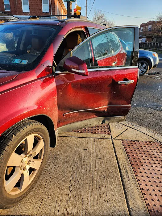 Dave DeFinis Auto Body 1