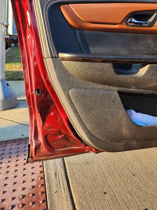 Dave DeFinis Auto Body 7