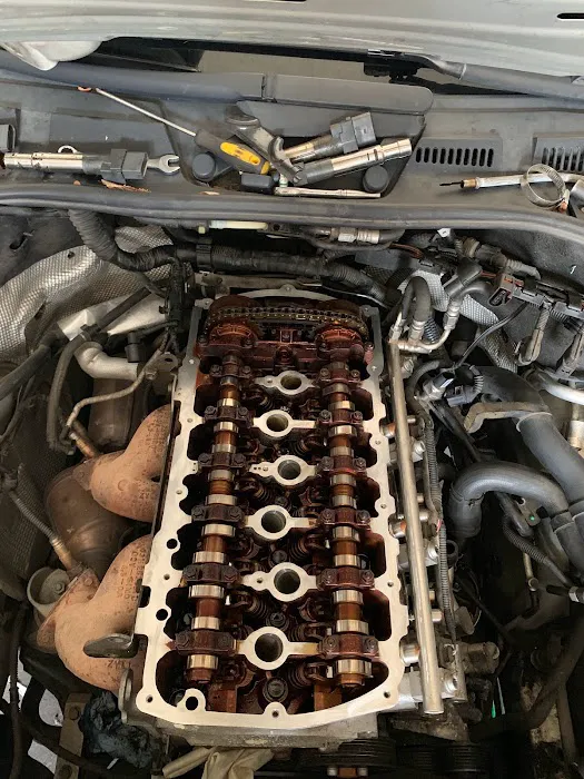 U N Auto 7