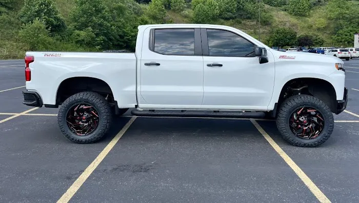 HD Truck Center 2