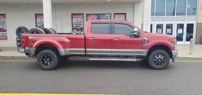 HD Truck Center 3
