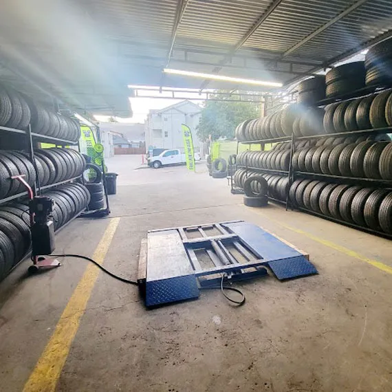 Johnny’s tire shop 0