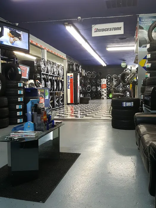 El Amigo Tires 1