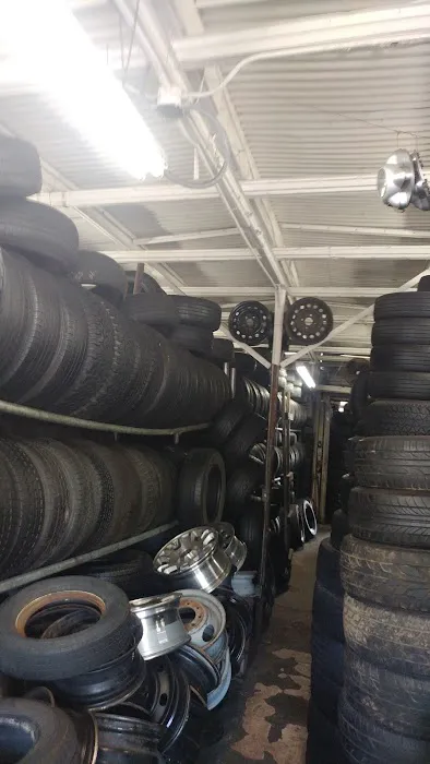 Los Reyes tire shop 5