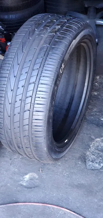 Los Reyes tire shop 7