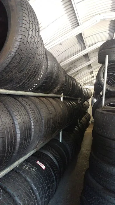 Los Reyes tire shop 8