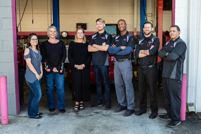 Minnie's Auto Repair 7
