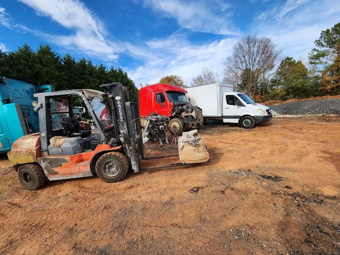 Naomi's Truck Parts and Service LLC 0