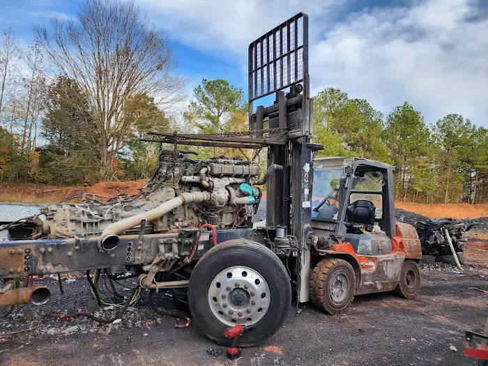 Naomi's Truck Parts and Service LLC 2