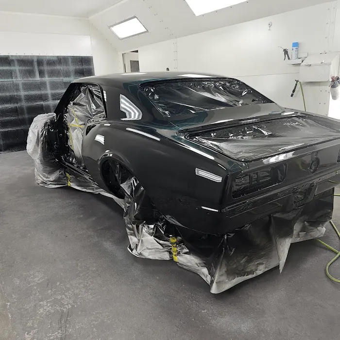 Momo's Paint and Body 4