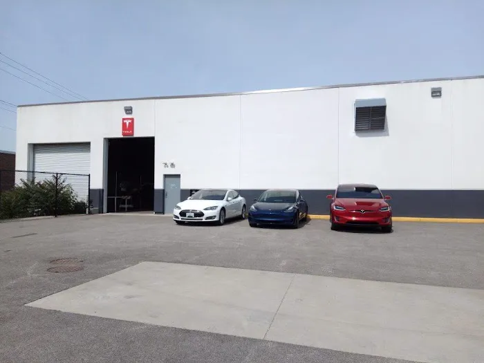 Tesla Collision Elk Grove Village 4