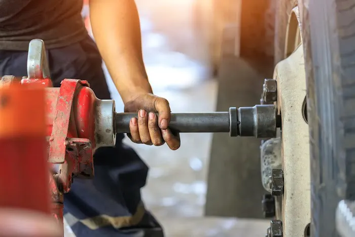 24/7 Mobile Truck Trailer Repair and Tire Services 6