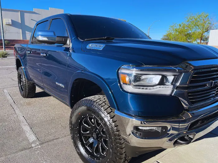 702 Auto Body and Sales 4