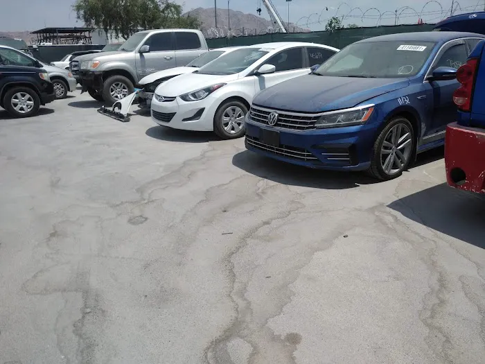 702 Auto Body and Sales 0