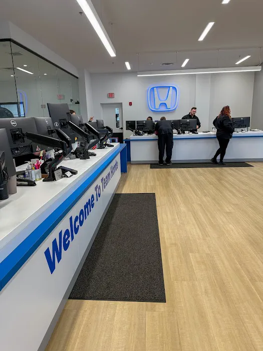 Service Center at Team Honda 9