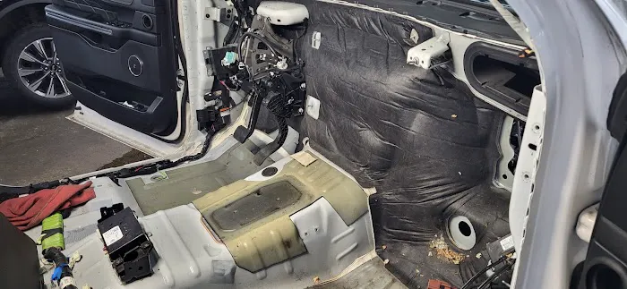 DeNooyer Ford Service 4