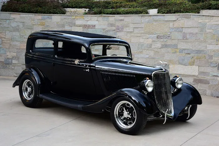 Gas Axe Garage: Traditional Hot Rods and Customs 1