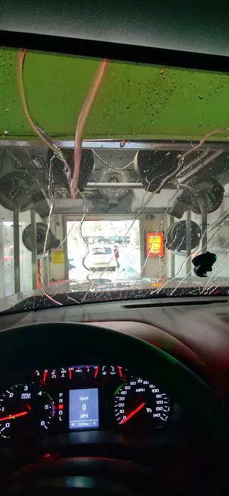 Fast Eddie's Car Wash and Oil Change 7