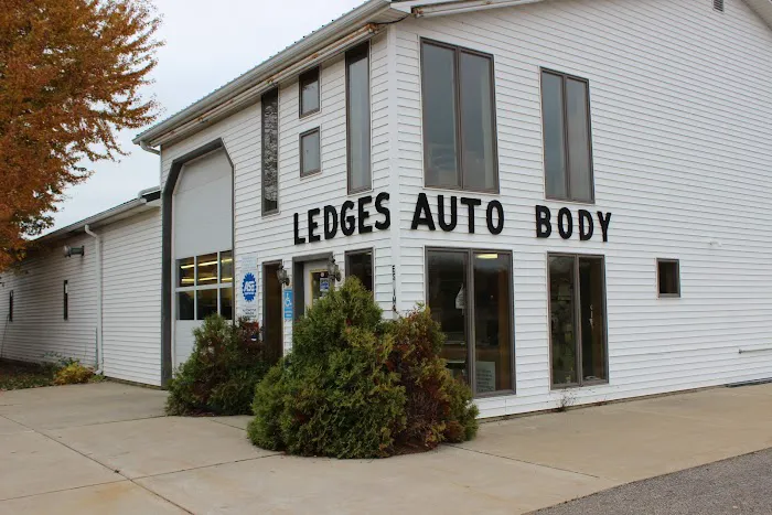 Ledge's Auto Body 6