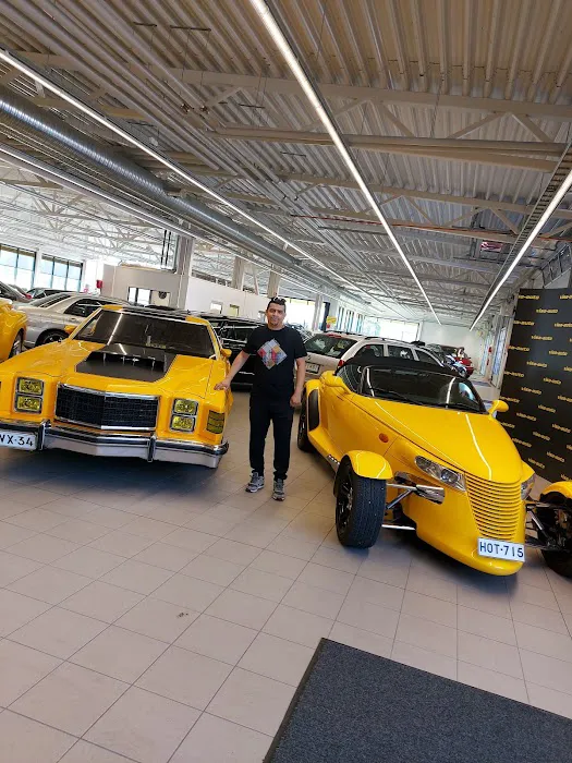 S&I Collision And Auto Sales 7
