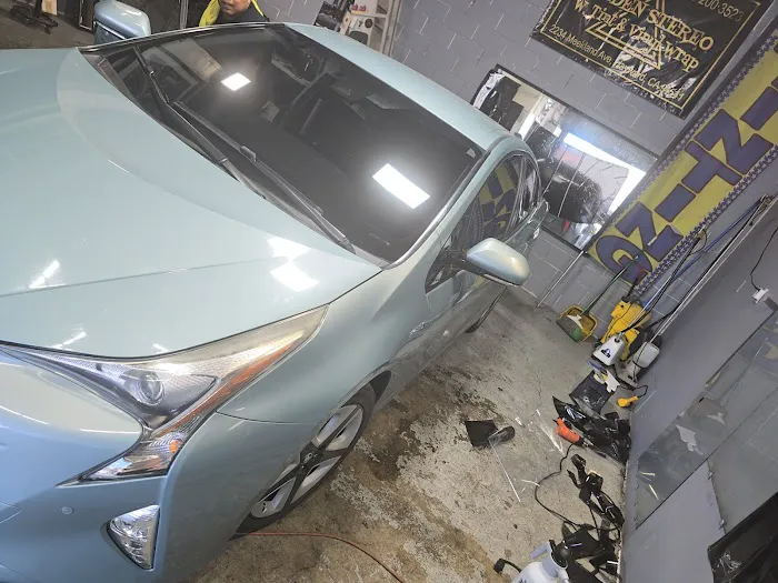 Golden Stereo Window Tint 7