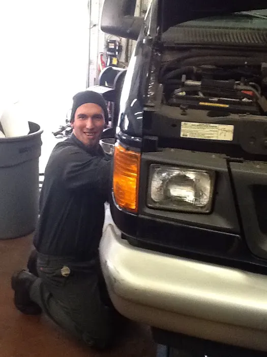 Tom's Service Center 1