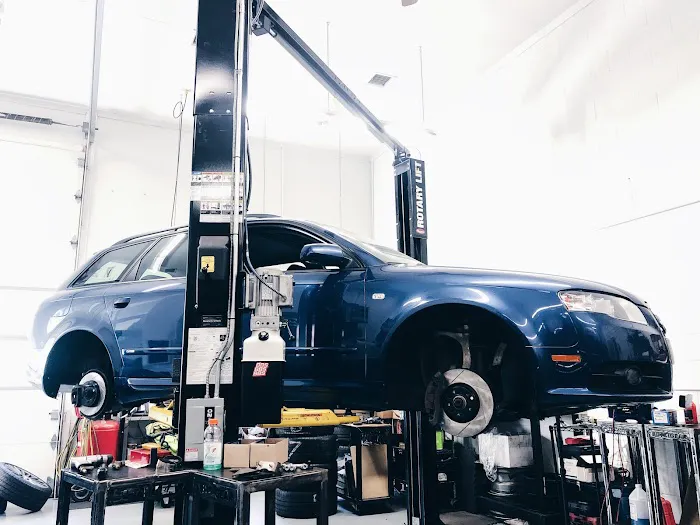 BUTZIGEAR - The Porsche Shop 6