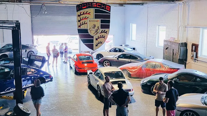 BUTZIGEAR - The Porsche Shop 9