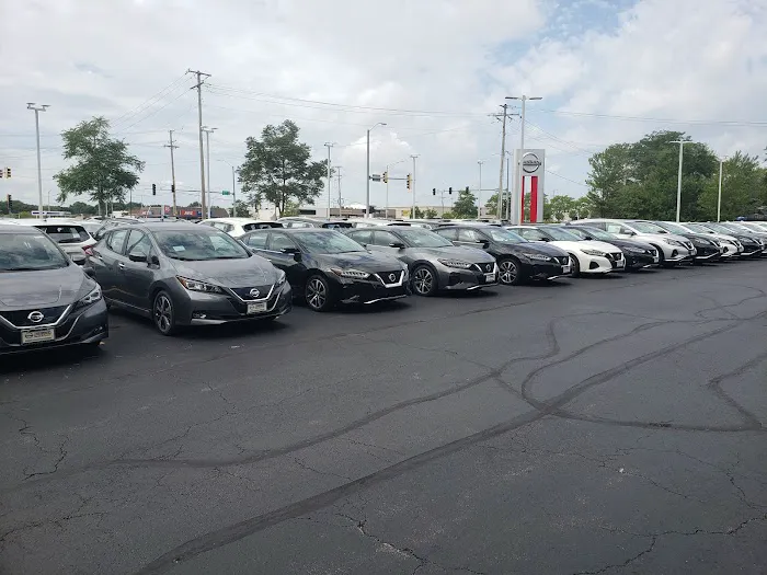 Woodfield Nissan Collision Center 4