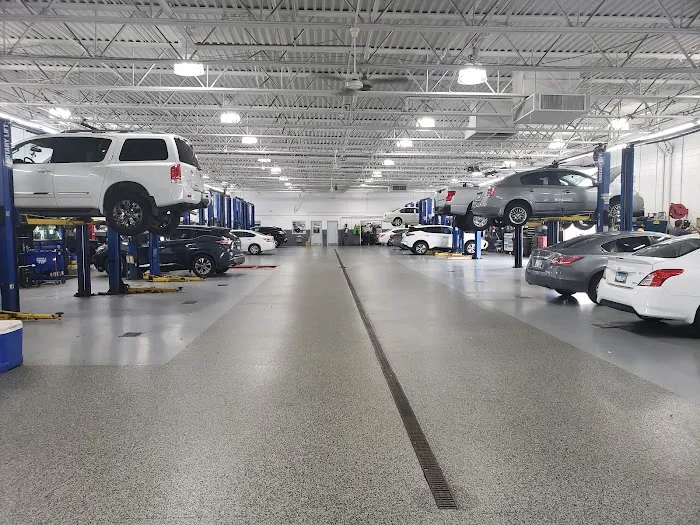 Woodfield Nissan Collision Center 5