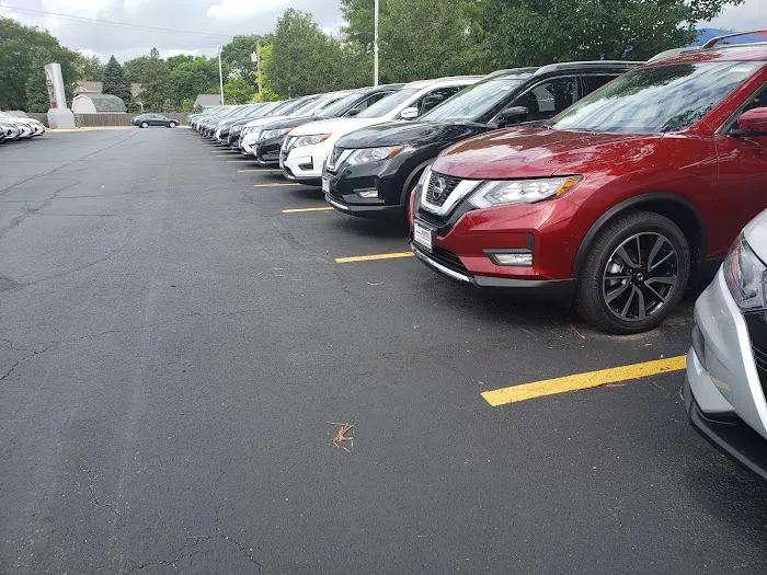 Woodfield Nissan Collision Center 3