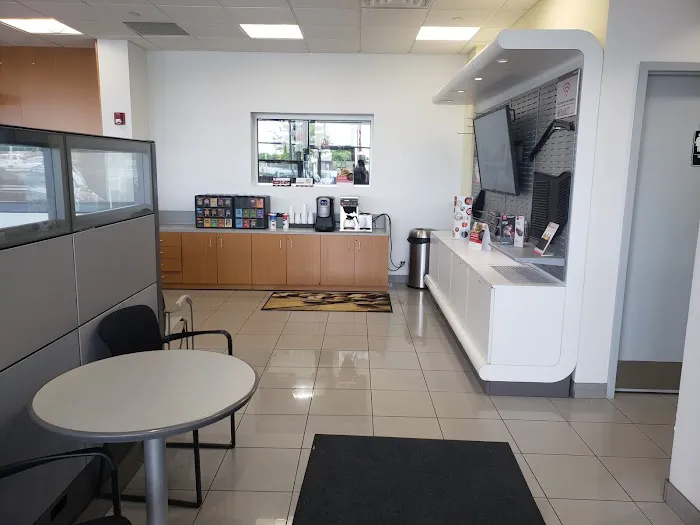 Woodfield Nissan Collision Center 6