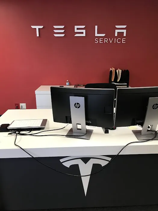 Tesla Service Center 2