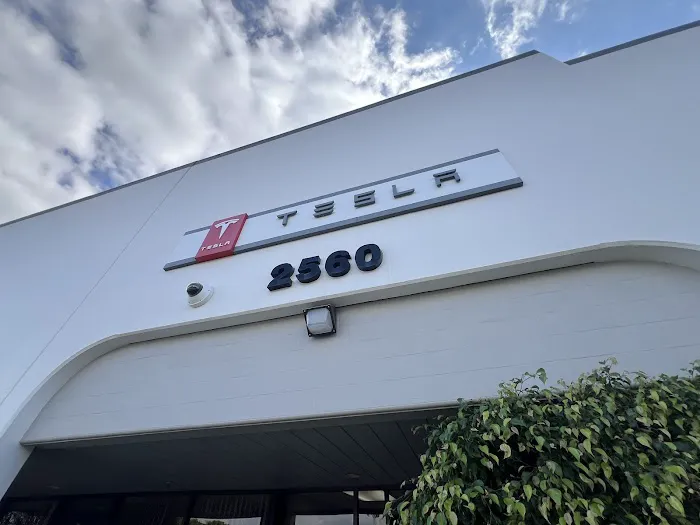 Tesla Service Center 5