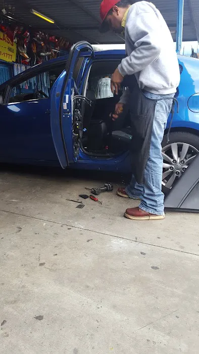 El Flaco Auto Glass 9