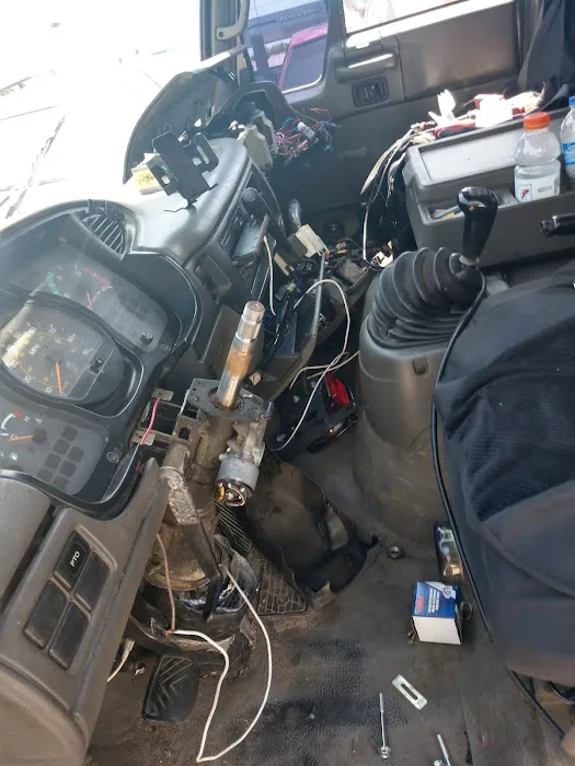 Johnny Fullers Master Muffler 9