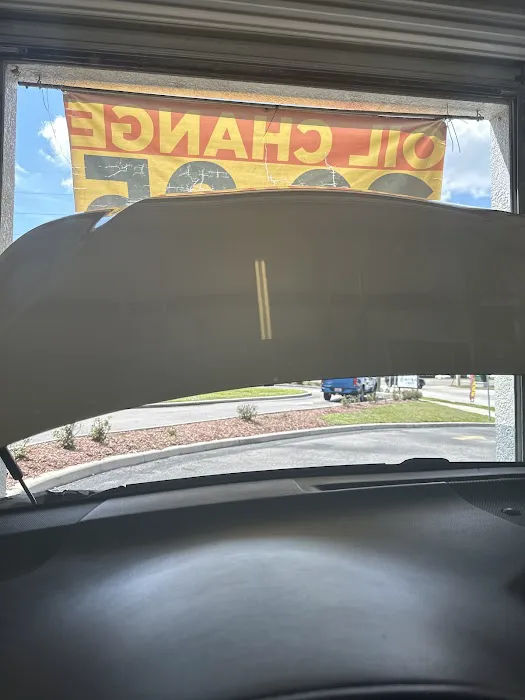 PIT STOP 10 MIN. OIL CHANGE 2
