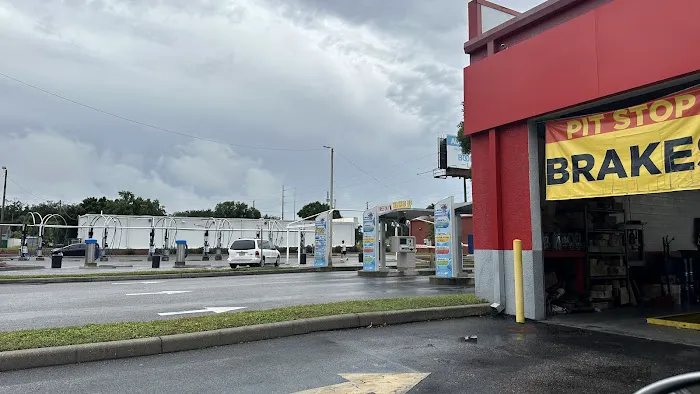 PIT STOP 10 MIN. OIL CHANGE 0