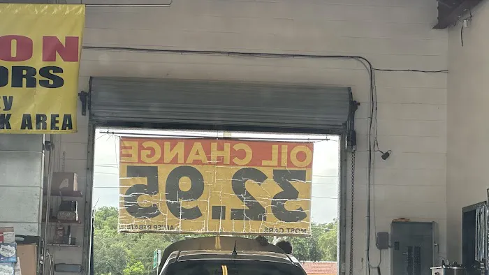 PIT STOP 10 MIN. OIL CHANGE 3