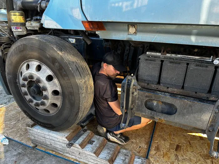 Fleetfix Solutions Truck & Trailer Repair. Road Service 8