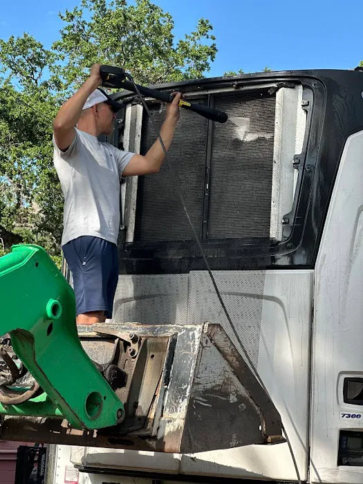 Fleetfix Solutions Truck & Trailer Repair. Road Service 3