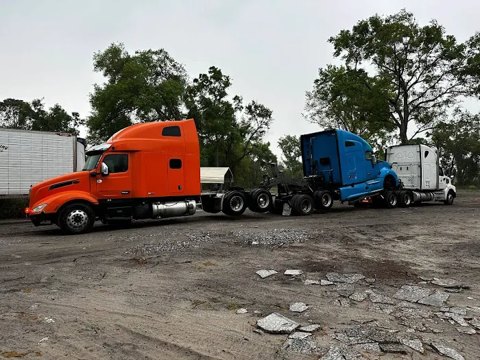 Fleetfix Solutions Truck & Trailer Repair. Road Service 7