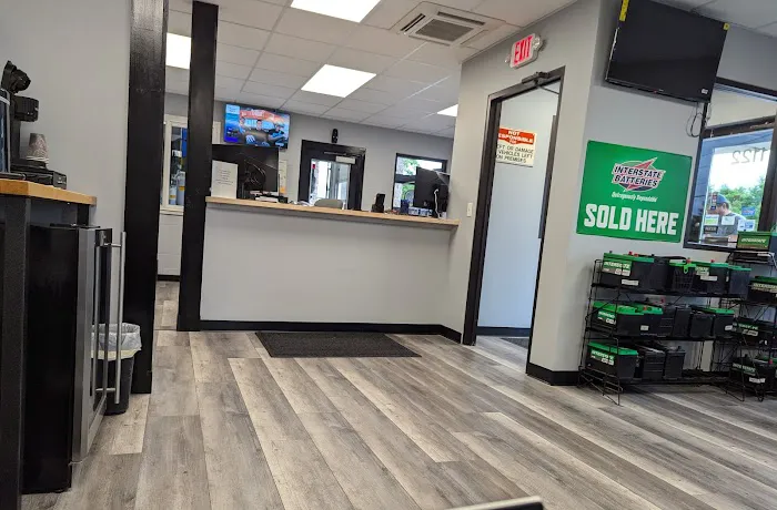 Morin's Auto Center 7